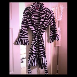 Zebra Print Ruffle Bathrobe 🛁